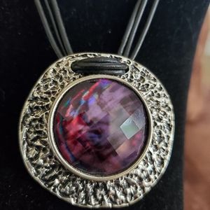 FACETED PURPLE STONE SET IN SILVER TONE MEDALLION NECKLACE